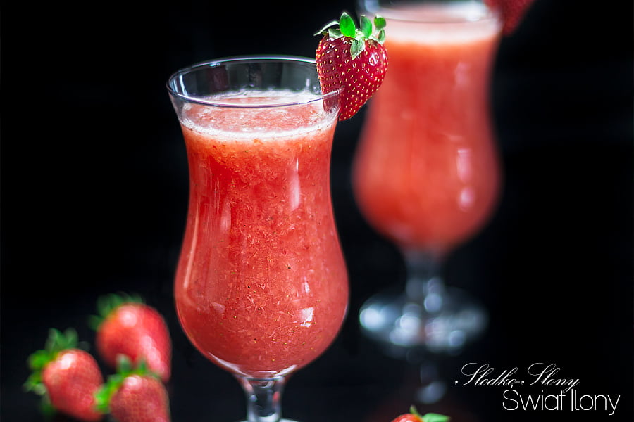 Ilonakoziol.com | Strawberry Sparkling Wine Cocktail (Strawberry Champagne) - The Easiest Recipe