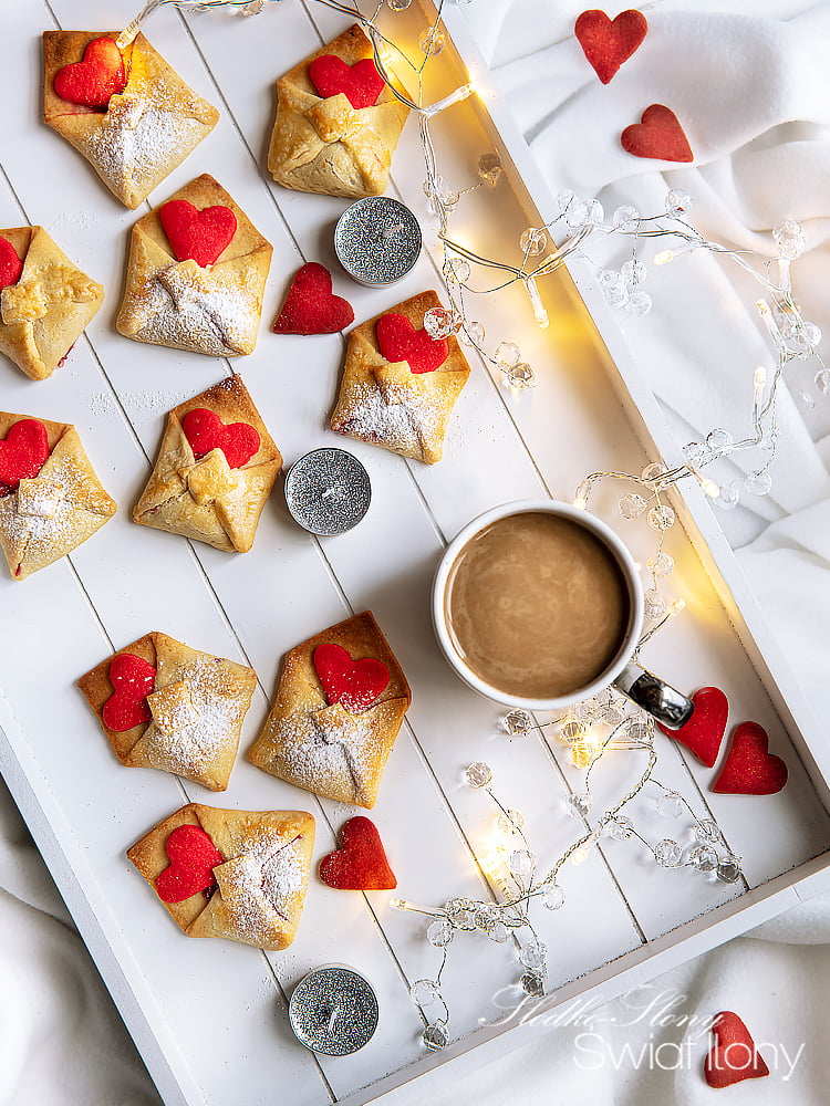 Ilonakoziol.com | Love letter cookies for Valentine's Day (edible gift idea) Ilonakoziol.com | Love letter cookies for Valentine's Day (edible gift idea)