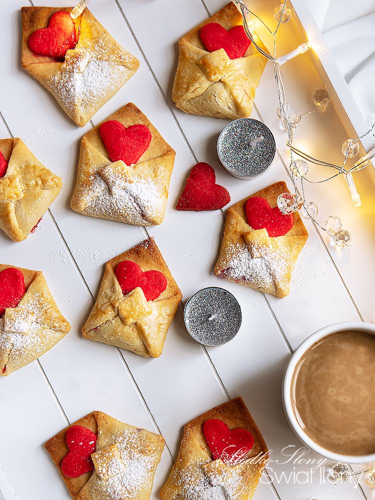 Ilonakoziol.com | Love letter cookies for Valentine's Day (edible gift idea) Ilonakoziol.com | Love letter cookies for Valentine's Day (edible gift idea)